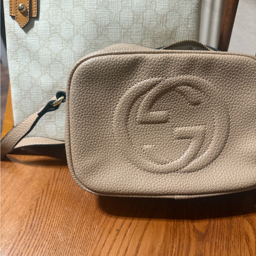 Gucci Beige Textured Leather Pouch